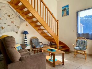 Część wypoczynkowa w obiekcie Pavillon à Longeville-sur-Mer, proche plage, 6 pers, 3 ch, terrasse, parking privé - FR-1-336-135