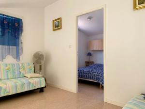 Łóżko lub łóżka w pokoju w obiekcie Pavillon à Longeville-sur-Mer, proche plage, 6 pers, 3 ch, terrasse, parking privé - FR-1-336-135