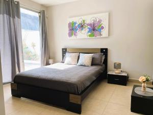 Postel nebo postele na pokoji v ubytování Beach villa with cozy terrace
