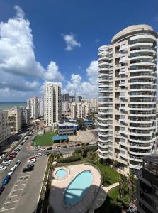 vista su una città con un edificio alto di ISRALUX APARTMENTS a Bat Yam