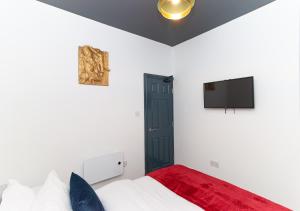 Кровать или кровати в номере No 10 Apartments