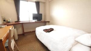 Rúm í herbergi á Handa Station Hotel