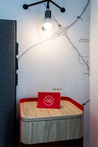 Postel nebo postele na pokoji v ubytování Ink Hotel