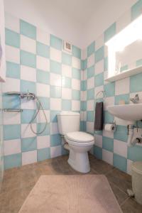 A bathroom at traditional suburbs maisonette