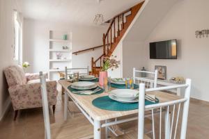 A seating area at traditional suburbs maisonette