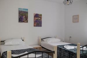 A bed or beds in a room at traditional suburbs maisonette