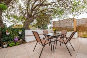 A garden outside traditional suburbs maisonette