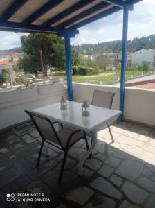 Balkón nebo terasa v ubytování FOTEINOS