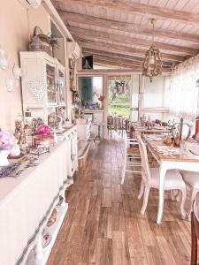 A kitchen or kitchenette at La Casa Di Menny Maison de Campagne