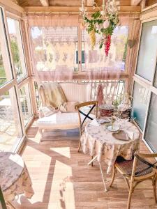 A seating area at La Casa Di Menny Maison de Campagne