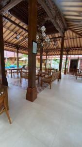 Restaurace v ubytování Villa Lova Sambirenteng