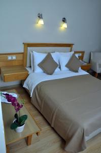 Postel nebo postele na pokoji v ubytování Hotel Doruk