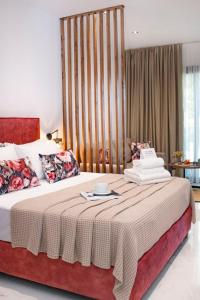 Ένα ή περισσότερα κρεβάτια σε δωμάτιο στο Live The Luxe