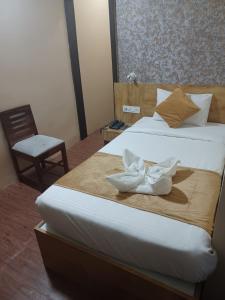 Postel nebo postele na pokoji v ubytování Kunwar Palace