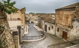 an empty street in an old town with buildings at B&B AQUILA in Canicattì