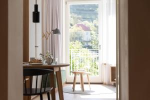 A balcony or terrace at Ladurnerhof Boutique Apartments Meran