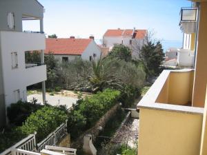 ノヴァリャにあるMaru Apartmentsの建物のバルコニーからの眺め