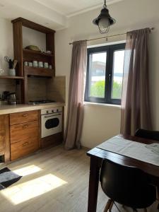 Kuchyň nebo kuchyňský kout v ubytování Romantic apartments