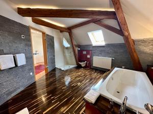 Vannituba majutusasutuses Georgi Schloss - Boutique Hotel +37 fotot