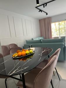 Zdjęcie z galerii obiektu Marbella Playa Real with sea view w Marbelli +28 zdjęć