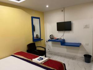 TV a/nebo společenská místnost v ubytování Hotel Shivanand