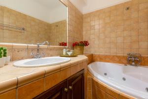 Bagno di Solaris Methea- Luxury Central Villa by the Castle