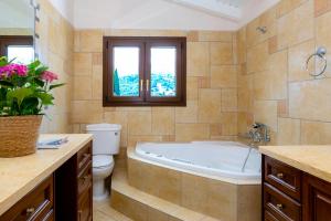 Bagno di Solaris Methea- Luxury Central Villa by the Castle