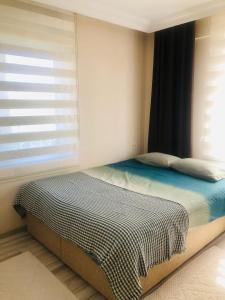 Postel nebo postele na pokoji v ubytování Modern Comfy Cozy and Sunny Flat in Muratpasa Antalya