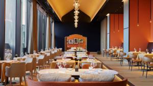 A restaurant or other place to eat at Bulgari Hotel Tokyo