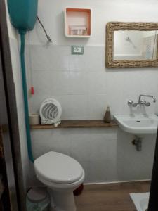 A bathroom at Casetta Nonna Augusta (Spello 9 km-Assisi 12 km)