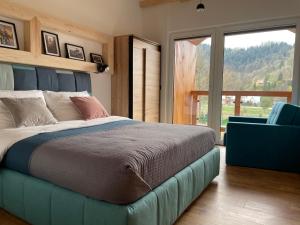 Ένα ή περισσότερα κρεβάτια σε δωμάτιο στο HARLEY FAMILY APARTAMENT - SKY