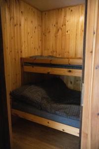 a wooden cabin with two bunk beds in it at Domek letniskowy nr 2 Przewięź in Płaska