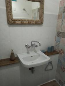 A bathroom at Casetta Nonna Augusta (Spello 9 km-Assisi 12 km)