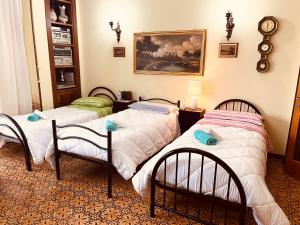 A bed or beds in a room at Affittacamere Umberto&Marisa Még 37 kép