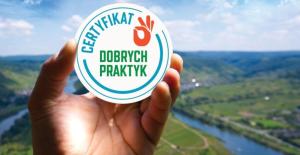 una mano che tiene un frisbee con le parole "priorità dortmundventh" di EASY RENT Apartments - RAYSKIEGO a Lublino