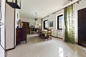 a living room with a table and a dining room at Appartamenti Poggio Rineschi in Montenero