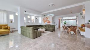 Posezení v ubytování The Moss - Luxury Villa in Corralejo near the Beach