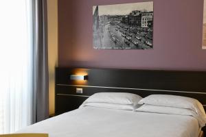 Posteľ alebo postele v izbe v ubytovaní Hotel Vienna