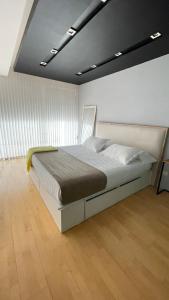 - une chambre avec un grand lit dans l'établissement Espectacular en lo mejor de Belgrano sobre Libertador, à Buenos Aires