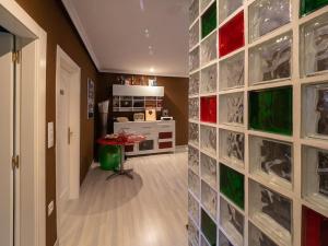 a kitchen with a wall filled with glass blocks at Pop Gallery in León