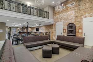 a lobby with two leather couches and a bar at Best Western Plus St. Christopher Hotel in New Orleans