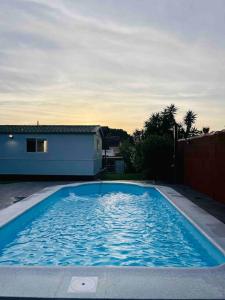 Bazén v ubytování Alquiler de casa Vacacional nebo v jeho okolí