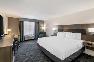 Postel nebo postele na pokoji v ubytování Comfort Inn & Suites + 33 fotografií