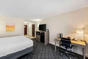 Postel nebo postele na pokoji v ubytování Comfort Inn & Suites