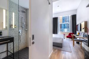 Postel nebo postele na pokoji v ubytování Ink Hotel