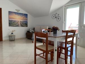 a kitchen and dining room with a table and chairs at Francis Appartements in Pakoštane