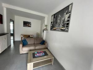 A seating area at Nice appartement Avenue des Fleurs