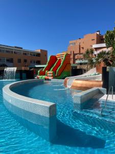 Bazén v ubytovaní Hotel Neptuno by ON Hotels Group alebo v jeho blízkosti
