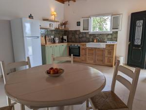 Kuchyň nebo kuchyňský kout v ubytování Almyros Garden House + 37 fotografií