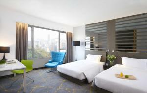 A bed or beds in a room at The Cityview - Chinese YMCA of Hong Kong